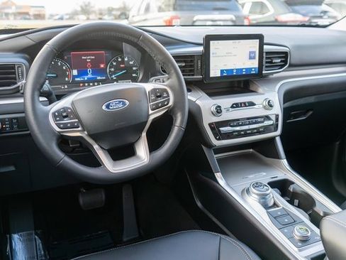 Used 2024 Ford Explorer XLT w/ Equipment Group 202A image 13