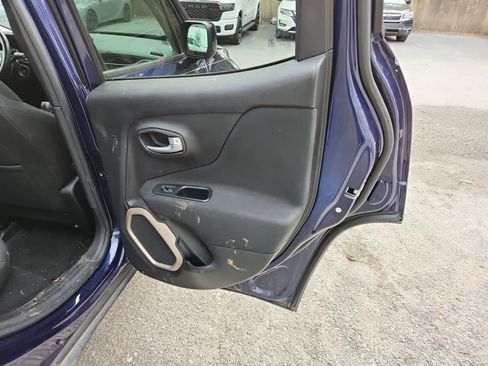 Used 2017 Jeep Renegade Latitude image 24