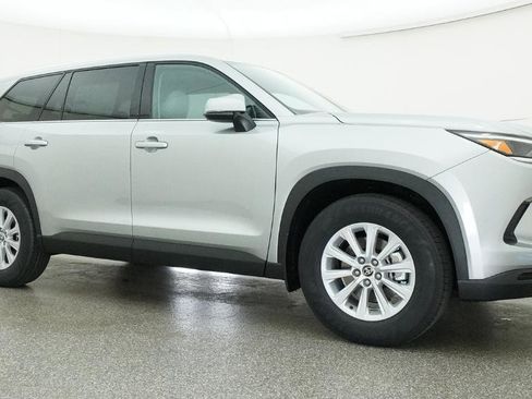 New 2026 Toyota Grand Highlander XLE image 9