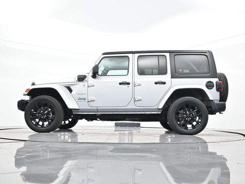 Used 2023 Jeep Wrangler Unlimited Sahara image 36
