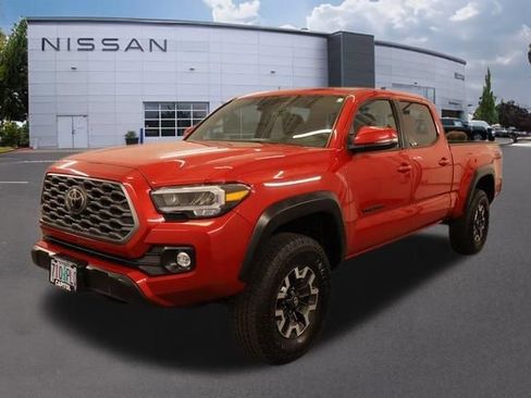 Used 2023 Toyota Tacoma TRD Off-Road w/ Technology Package AWD/4WD image 7