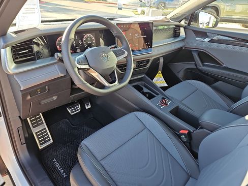 New 2026 Volkswagen Tiguan SE R-Line image 12