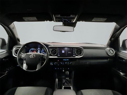 Used 2022 Toyota Tacoma TRD Off-Road image 12