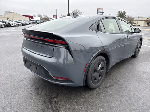 Used 2024 Toyota Prius LE image 3