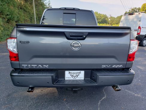Used 2021 Nissan Titan SV w/ SV Convenience Package image 8