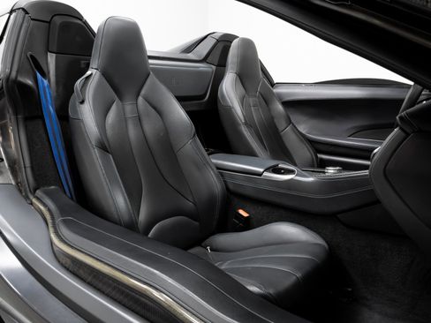 Used 2019 BMW i8 Roadster image 21