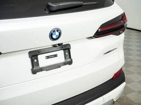 Used 2025 BMW X5 xDrive50e w/ Parking Assistance Package image 34