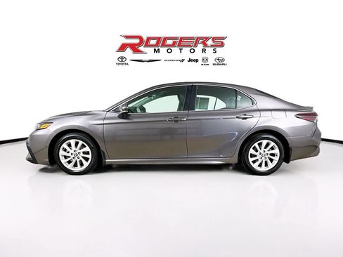 Used 2024 Toyota Camry SE FWD image 9
