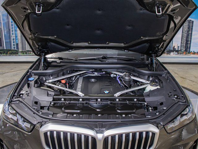 Used 2026 BMW X5 xDrive40i w/ M Sport Package AWD/4WD image 5