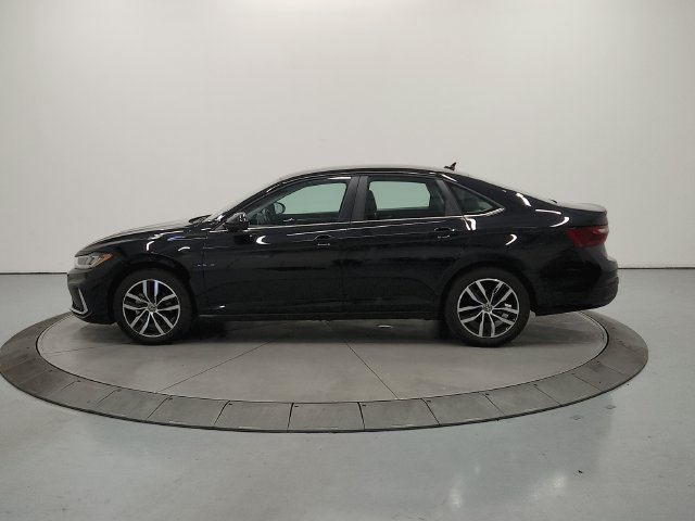 Used 2025 Volkswagen Jetta SE FWD image 5