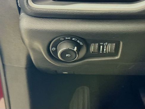 Used 2023 Chrysler Pacifica Touring-L w/ S Appearance Package image 10