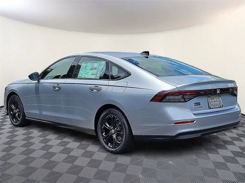 New 2025 Honda Accord SE image 4