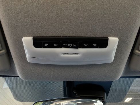 Used 2025 Nissan Versa SV FWD image 16