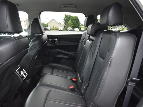 Used 2024 Kia Sorento S AWD/4WD image 16