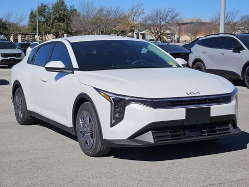 New 2026 Kia K4 FWD image 2
