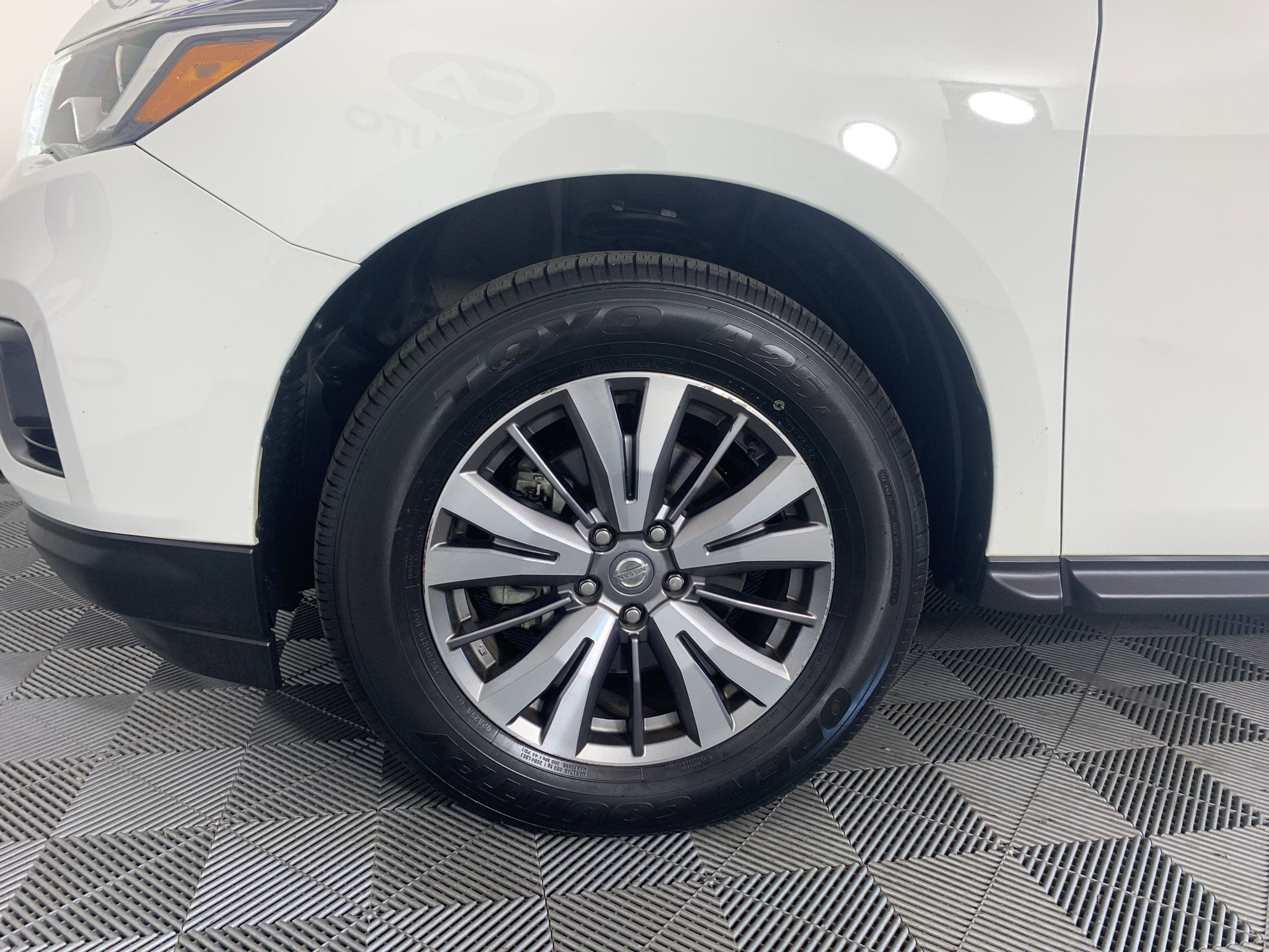 Used 2019 Nissan Pathfinder SV w/ Cargo Package FWD image 11