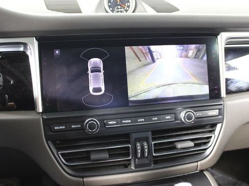 Used 2019 Porsche Macan AWD/4WD image 27