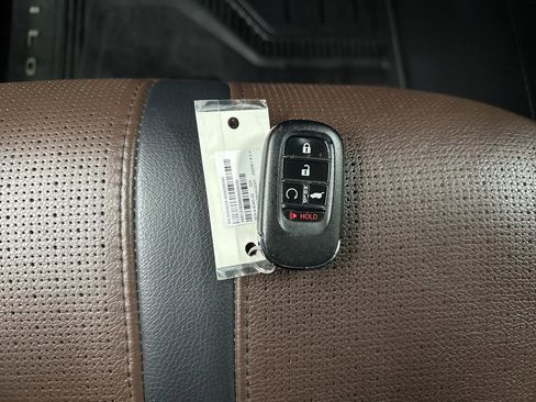 Used 2024 Honda Pilot Elite image 43