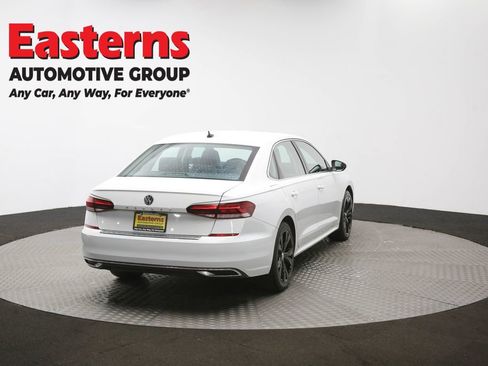 Used 2022 Volkswagen Passat 2.0T SE image 37