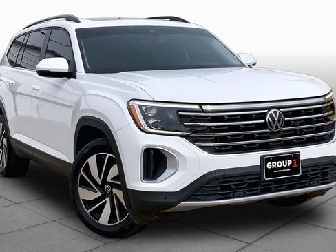 Used 2024 Volkswagen Atlas SE FWD image 3