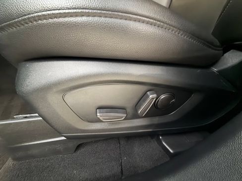 Used 2020 Ford Explorer XLT w/ Equipment Group 202A AWD/4WD image 38