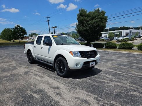 Used 2020 Nissan Frontier SV w/ Midnight Edition Floor Mats AWD/4WD image 8