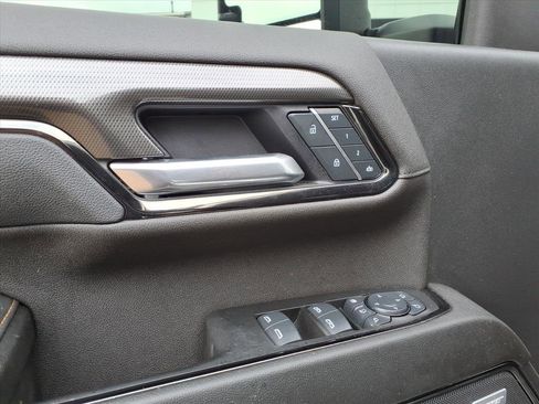 Used 2025 GMC Sierra 2500 AT4 w/ Technology Package image 9