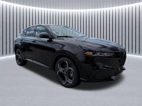 New 2026 Alfa Romeo Tonale w/ Black Premium Package image 1