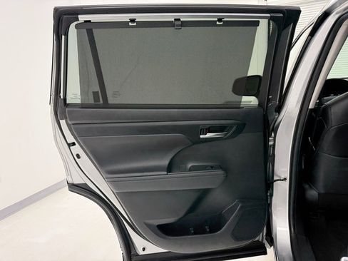 Used 2023 Toyota Highlander XLE image 35