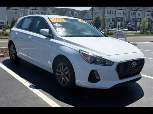 Used 2019 Hyundai Elantra GT FWD image 1