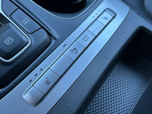 Used 2024 Kia Carnival LX image 32