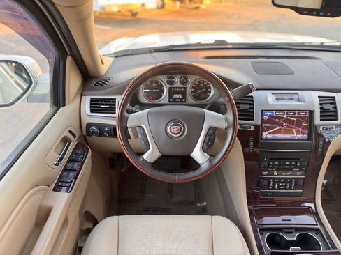 Used 2014 Cadillac Escalade ESV Luxury image 35