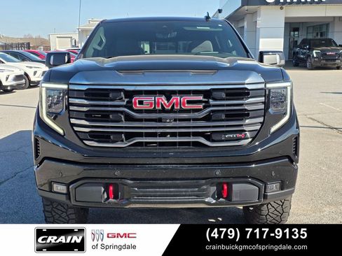 Used 2024 GMC Sierra 1500 AT4 w/ Technology Package AWD/4WD image 2
