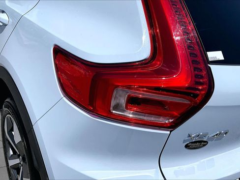 Used 2024 Volvo XC40 B5 Plus AWD/4WD image 27