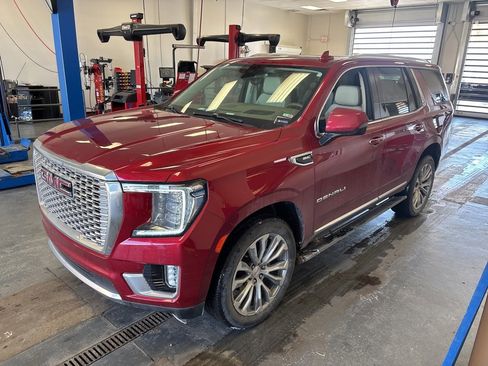Used 2022 GMC Yukon Denali w/ Denali Premium Package image 2
