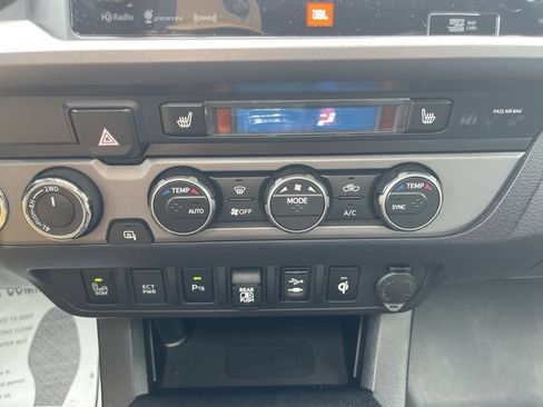 Certified 2019 Toyota Tacoma TRD Off-Road AWD/4WD image 19