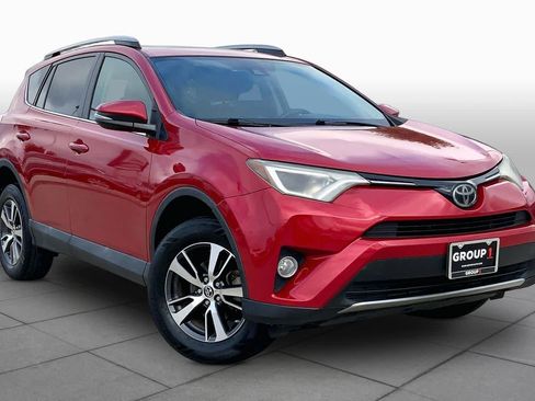 Used 2017 Toyota RAV4 XLE AWD/4WD image 3