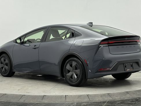 Used 2025 Toyota Prius LE image 4
