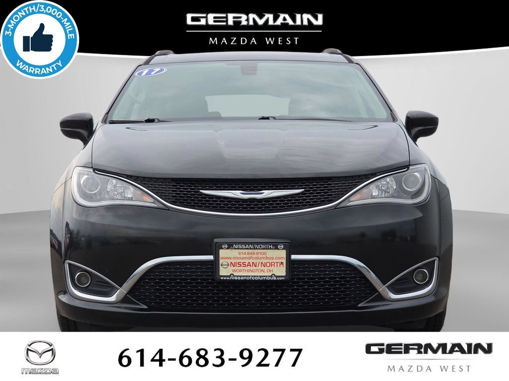 Used 2017 Chrysler Pacifica Touring-L FWD image 3