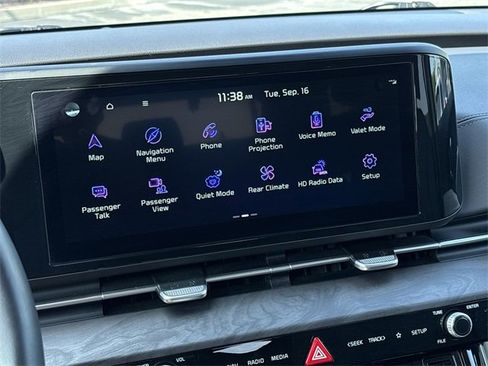 Used 2024 Kia Carnival EX image 15