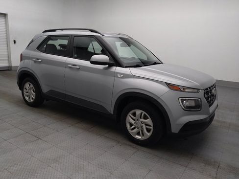 Used 2020 Hyundai Venue SEL FWD image 11