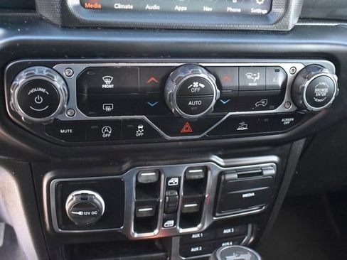 Used 2022 Jeep Wrangler Unlimited Sahara image 27