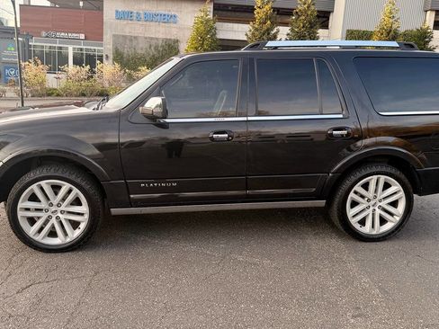 Used 2015 Ford Expedition Platinum image 18
