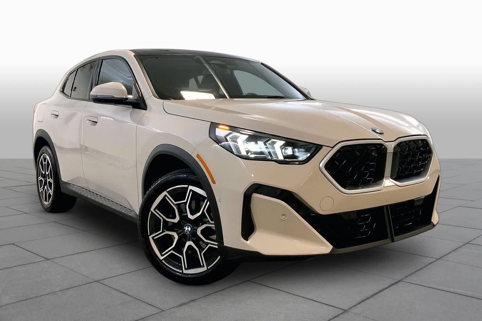 Used 2026 BMW X2 xDrive28i AWD/4WD image 2