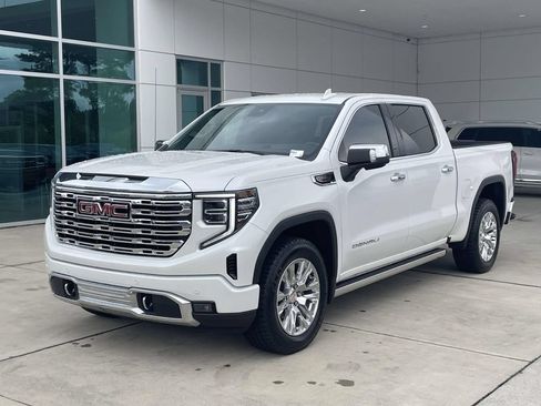 Used 2024 GMC Sierra 1500 Denali w/ Technology Package AWD/4WD image 2
