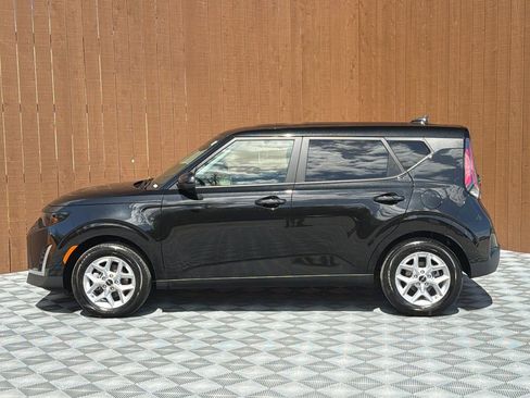 Used 2025 Kia Soul LX FWD image 12