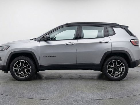 Used 2025 Jeep Compass Trailhawk AWD/4WD image 5