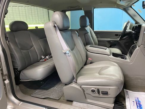 Used 2004 Chevrolet Silverado 3500 LT image 41