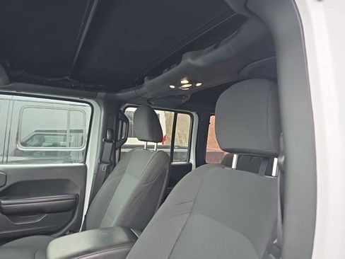 Used 2021 Jeep Wrangler Unlimited Sport image 12