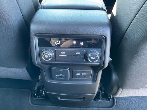 Used 2023 GMC Acadia SLE w/ Driver Convenience Package image 24